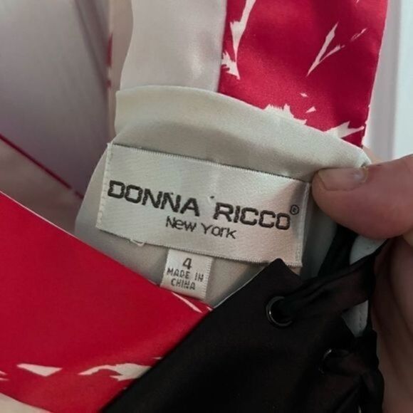 Donna Ricco NY Sleeveless Deep V Cut floral dress. Size 4 - Picture 3 of 10